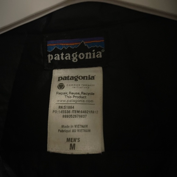 Patagonia Men's Black Insulated Down Puffer Vest - Picture 3 of 3
